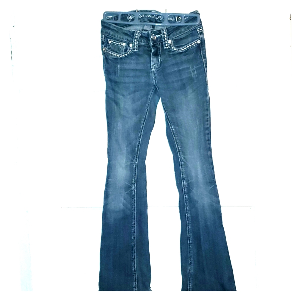 Little girls Grace in LA Jean's